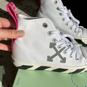 Off-White c/o Virgil Abloh